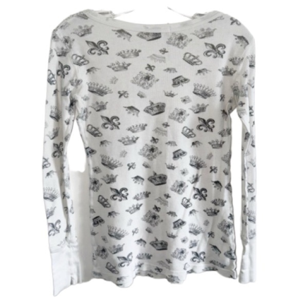 Yvette Mandell White Tee Fleur De Lys Crown Print Small Silver Stud Embellished - Picture 2 of 10
